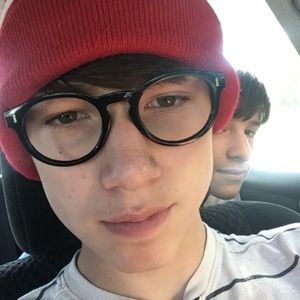 Meet your Posher, Logan